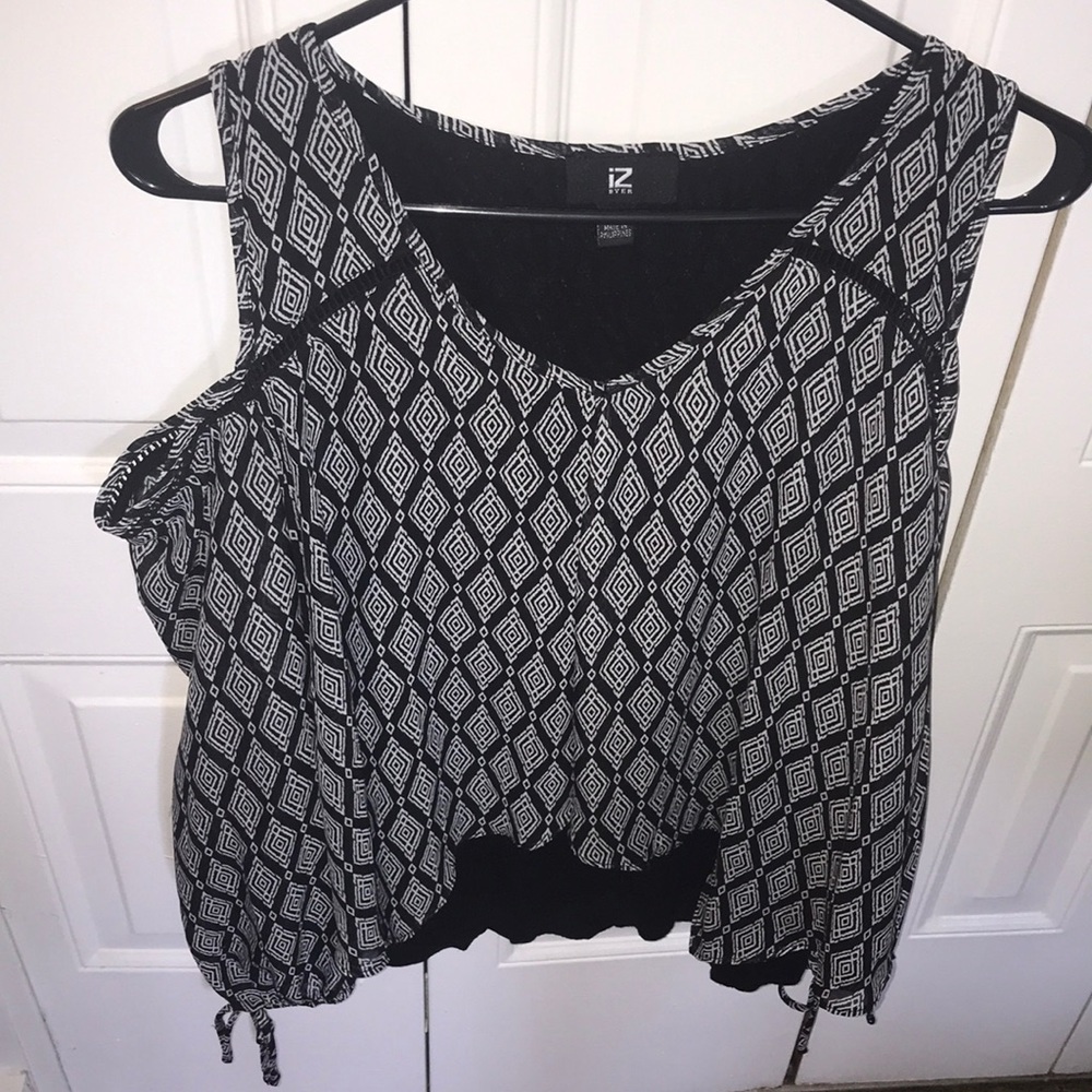 black & white cold shoulder blouse🖤🎃